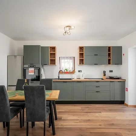 Casa Piccola Leona Vikendica