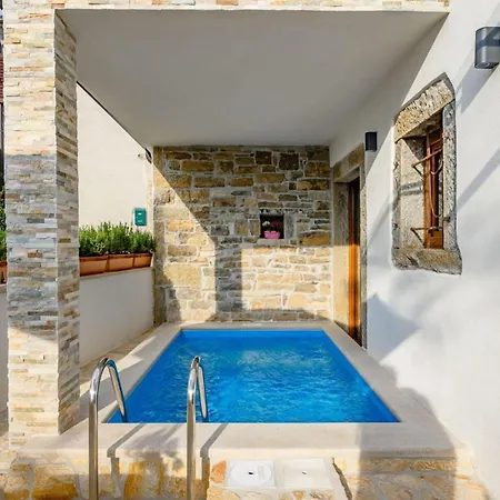 Casa Piccola Leona Vikendica *